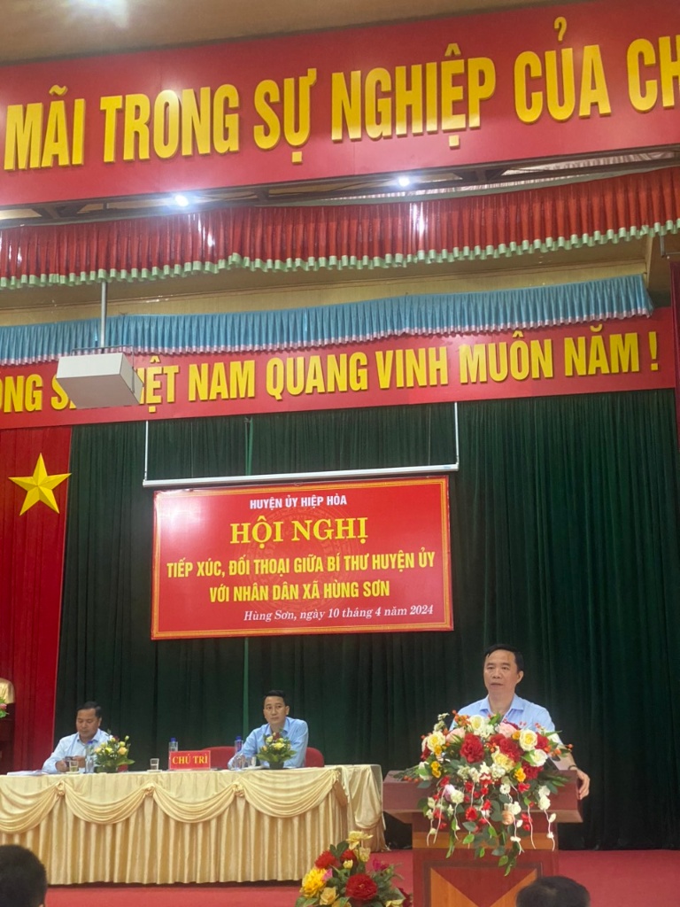 Hội nghị tiếp xúc đối thoại giữa Bí thư Huyện ủy với cán bộ và nhân dân xã Hùng Sơn